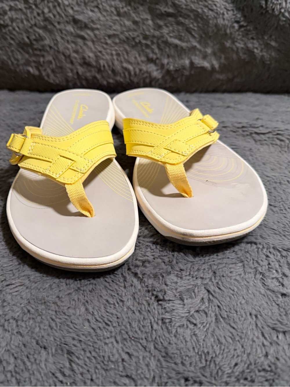 Clarkโs CloudSteppers womanโs yellow flip flops
